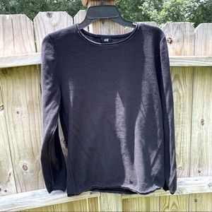 Men’s light black sweater top